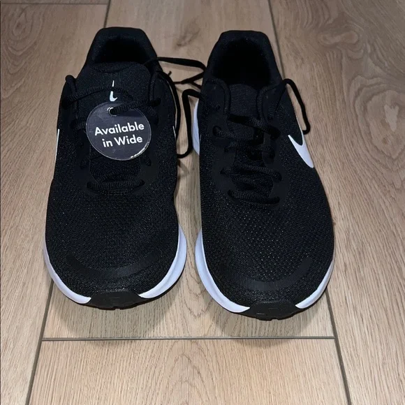 NWT - Nike Revolution 8.5 Wide Black and White Running Shoes - Picture 3 of 12